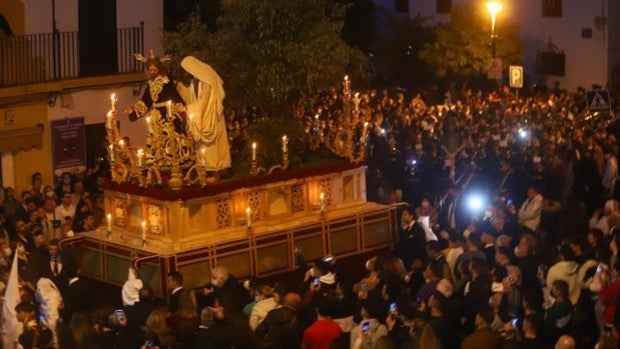 Jesús de la Salud endulza con su procesión el Jueves de Pasión en Córdoba