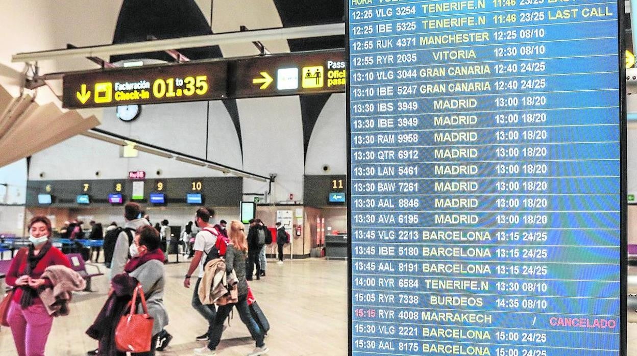 Vista de la terminal del aeropuerto de Sevilla