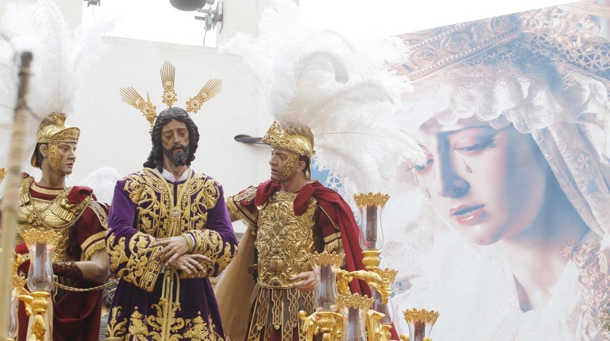 El Señor de la Redención, a su salida de San Fernando el Lunes Santo de 2022
