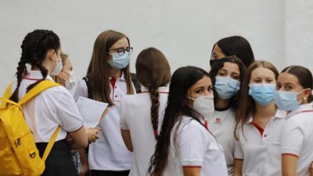 Andalucía quitará primero las mascarillas en clase a los niños más pequeños