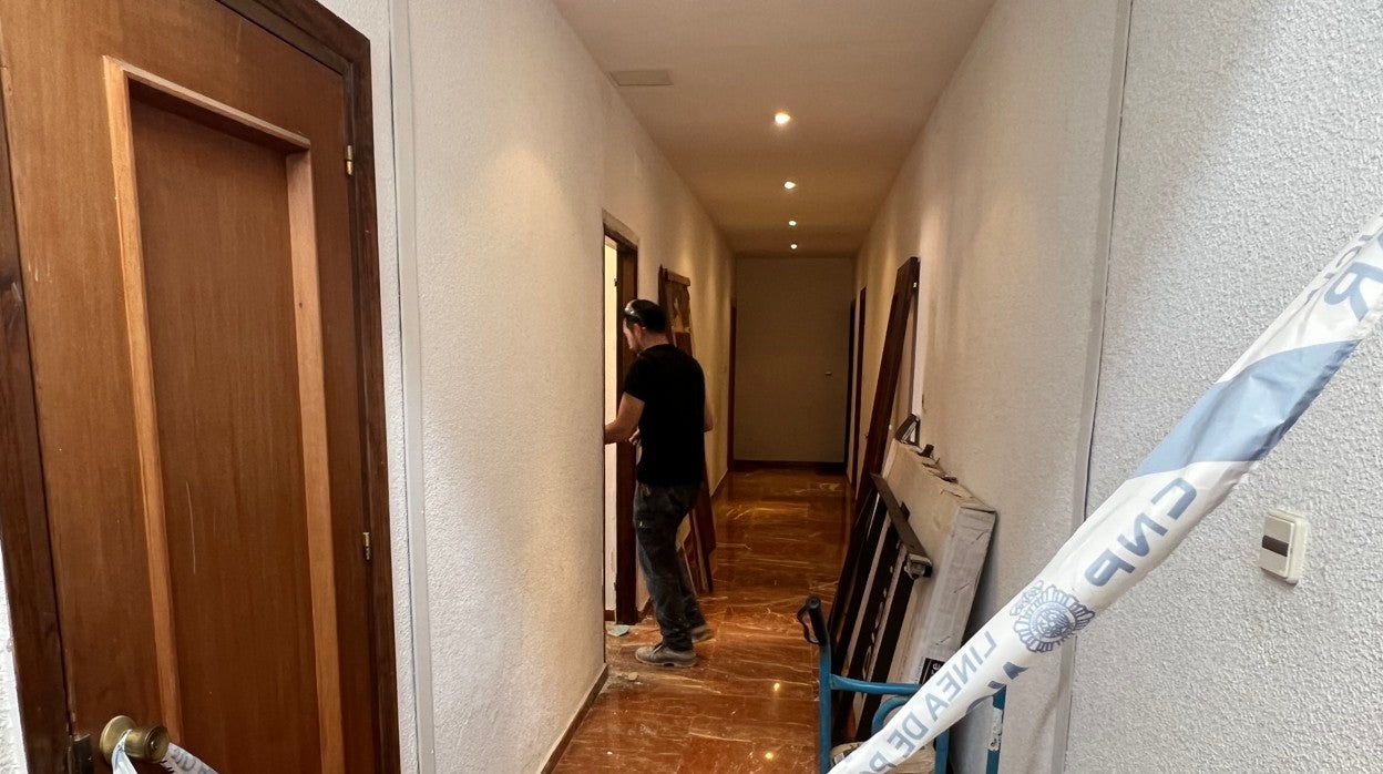Cambio de la puerta del piso en la que detuvieron al supuesto asesino