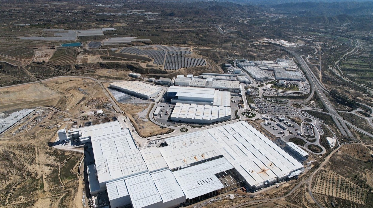 Ampliación de la línea Dekton en el parque industrial de Cosentino en Cantoria.