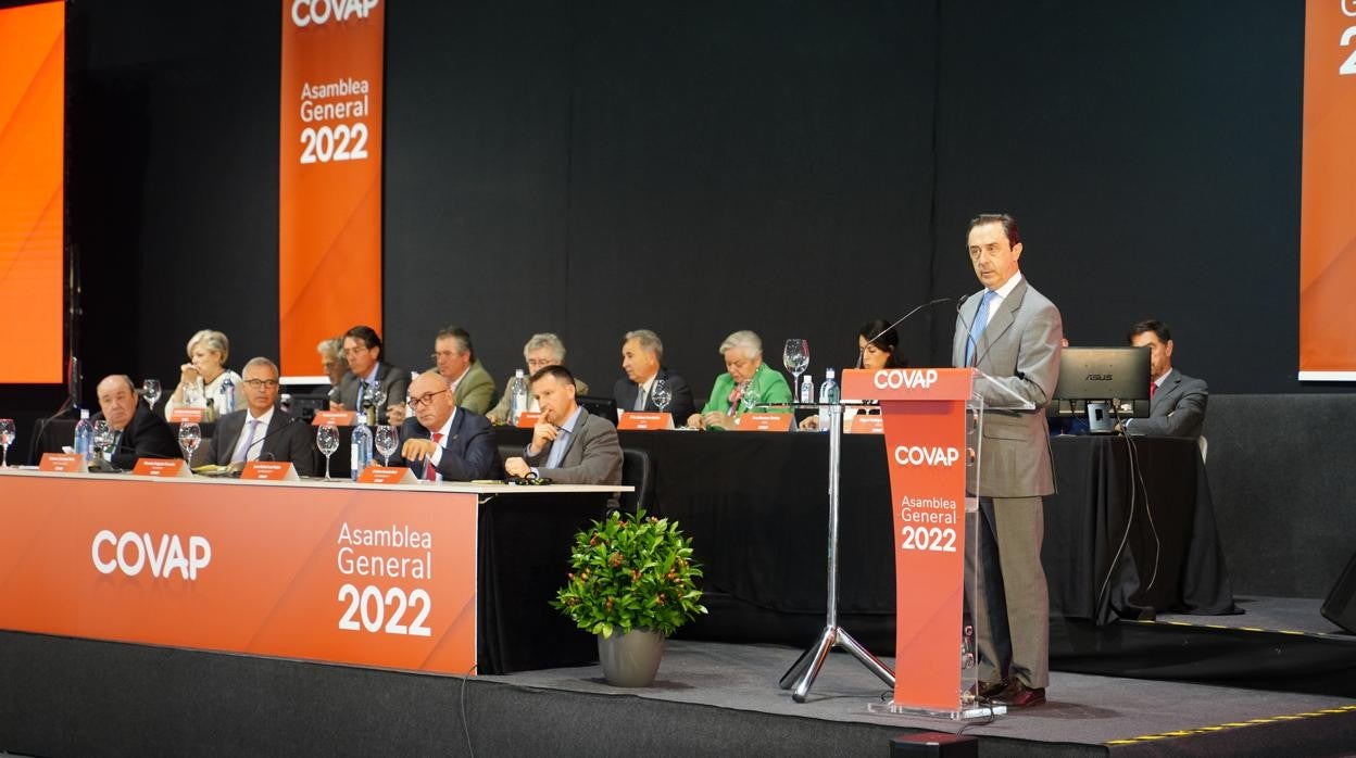 El presidente de Covap, interviniendo en la asamblea general de la cooperativa