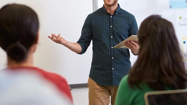 El BOJA hace oficial la subida de sueldo a los 130.000 profesores de Andalucía