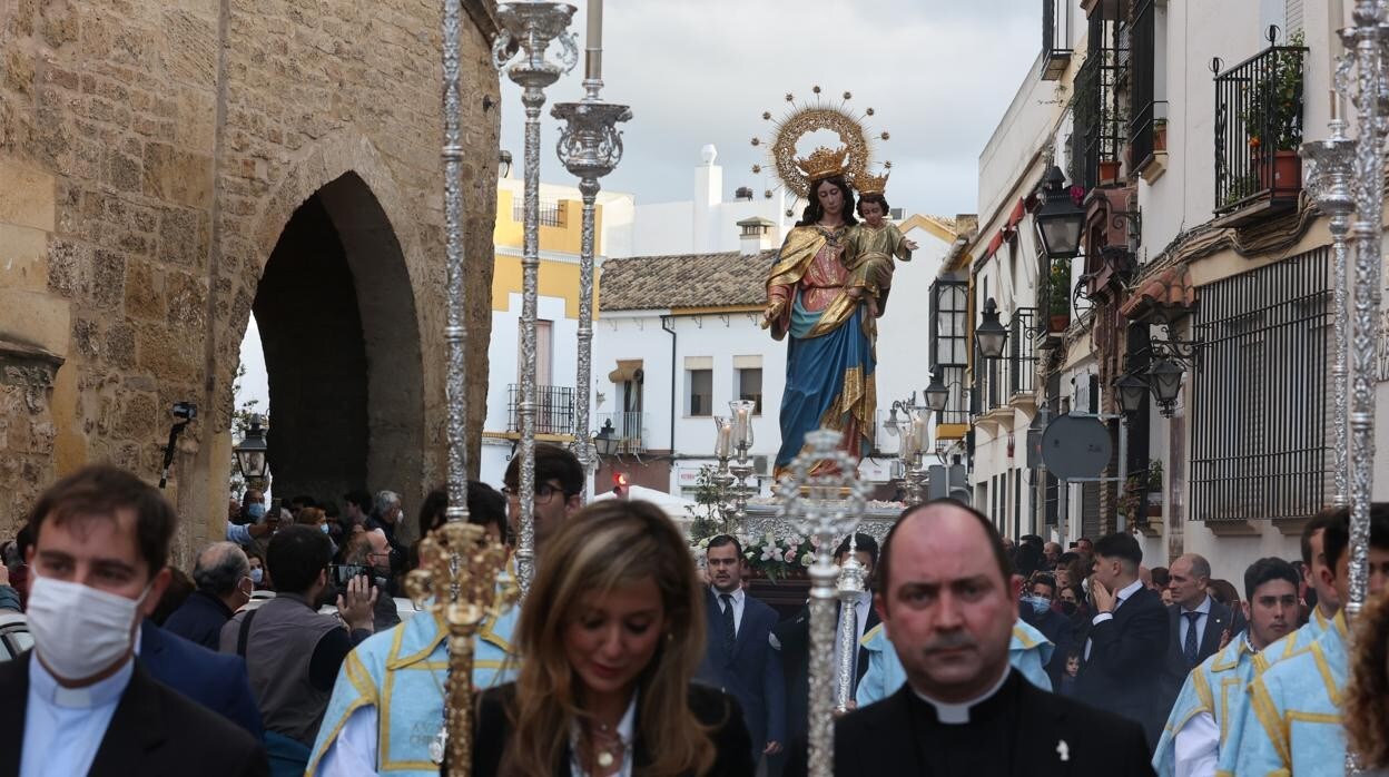 María Auxiliadora, en el traslado de San Lorenzo a su santuario tras su restauración, el 23 de abril