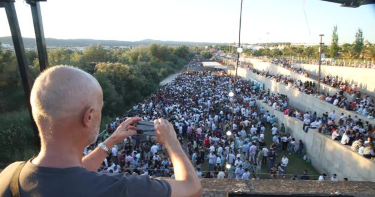 Panorámica de la zona de botellón de la Feria de Córdoba