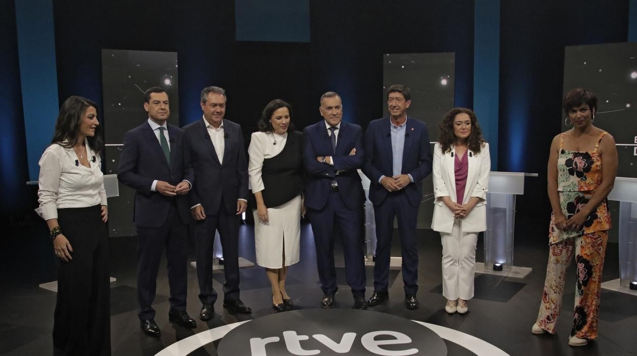 Foto de familia del primer debate a seis