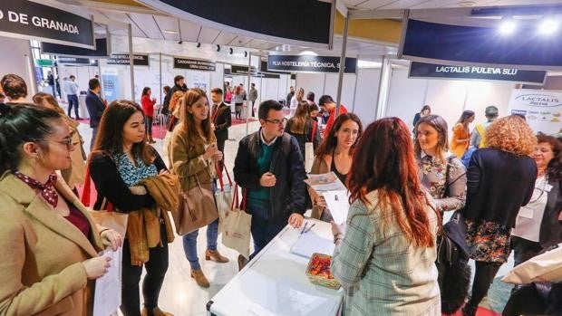Más de mil puestos de trabajo y 76 empresas: así será la feria de empleo de Granada