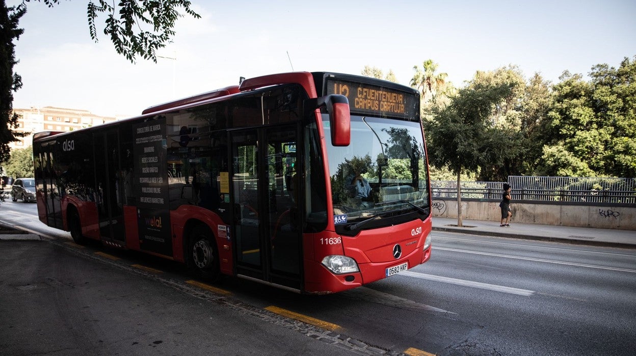 Autobús en Granada este martes