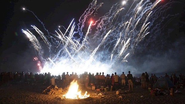 El fuego volverá a iluminar la costa de Almería en la 'Noche de San Juan'