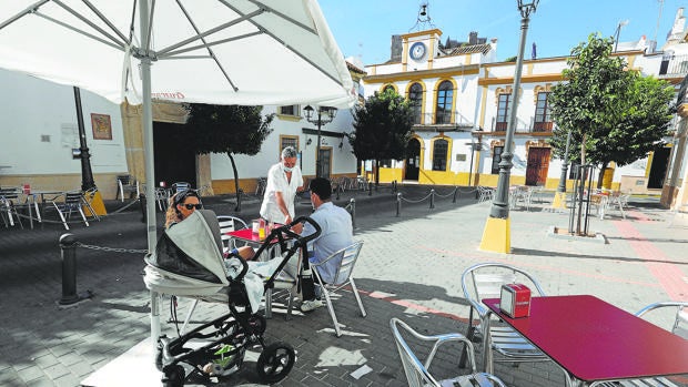 Una docena de ayuntamientos de Córdoba incumple la ley en el pago de facturas a los proveedores