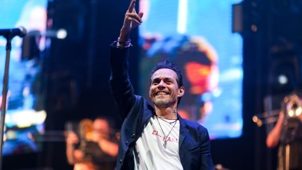 Marc Anthony cumple con su público de Fuengirola dos años después para olvidar la pandemia