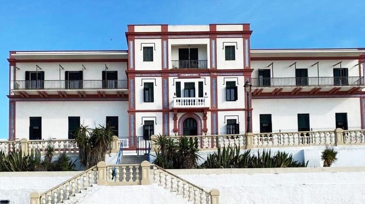 Edificio de la residencia infantil San Carlos en Chipiona