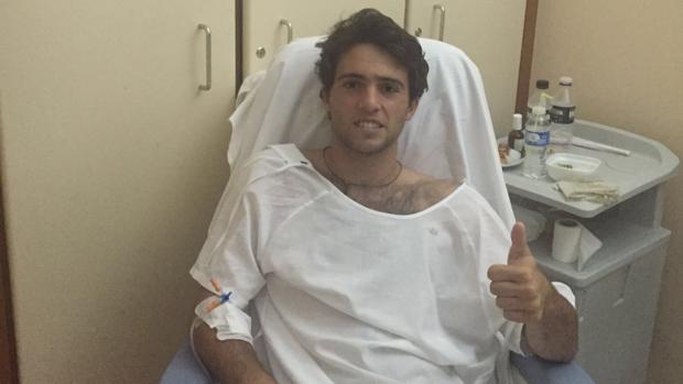 El novillero sevillano Rafa Serna, en la habitación del hospital