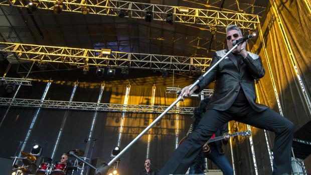 El cantante Loquillo durante su actuación en el Interestellar