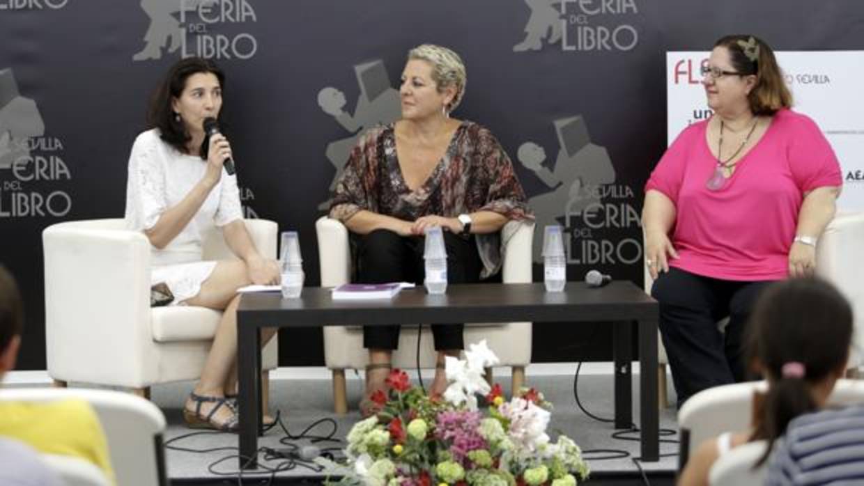 Rocío Plaza Orellana, Miriam Martínez y Marta Carrasco presentaron «Historia de la danza en el siglo XX»