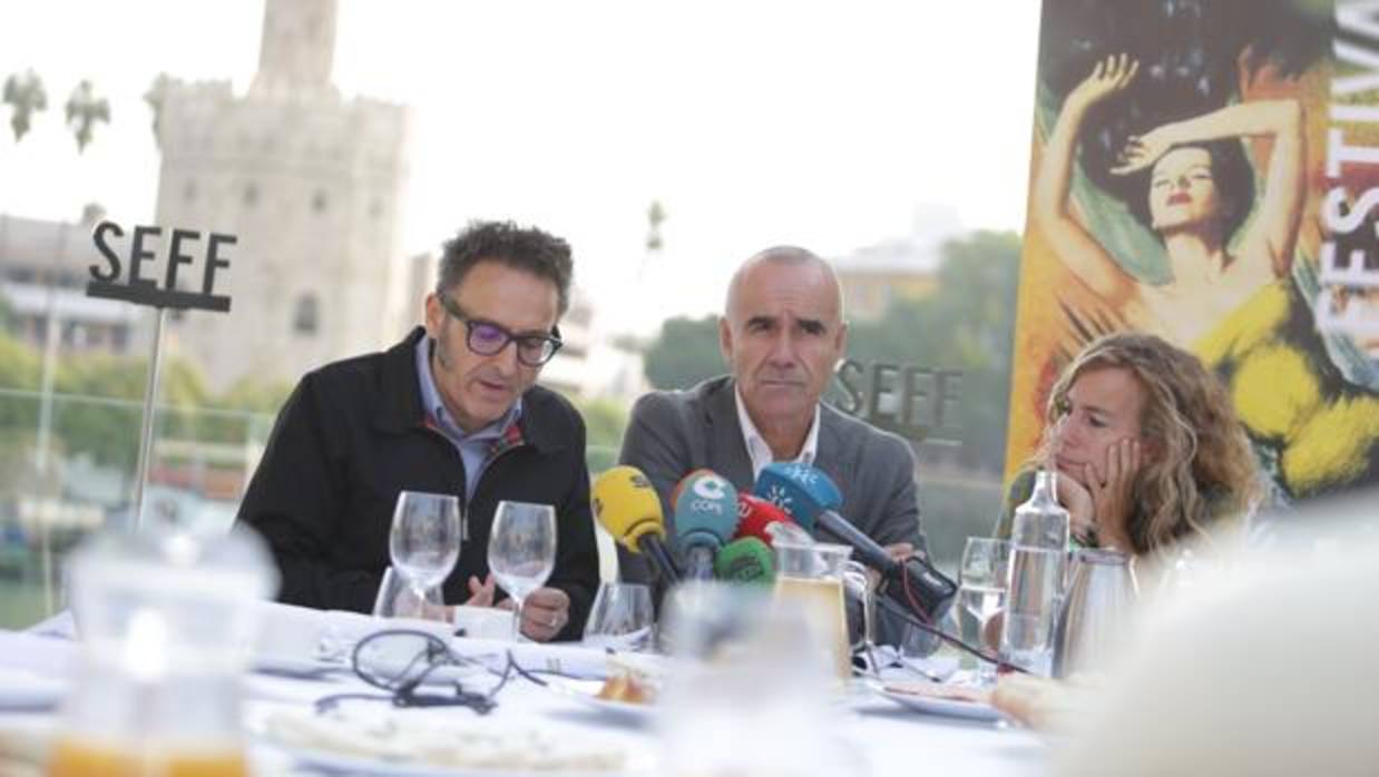 José Luis Cienfuegos, Antonio Muñoz y Isabel Ojeda este martes en Sevilla