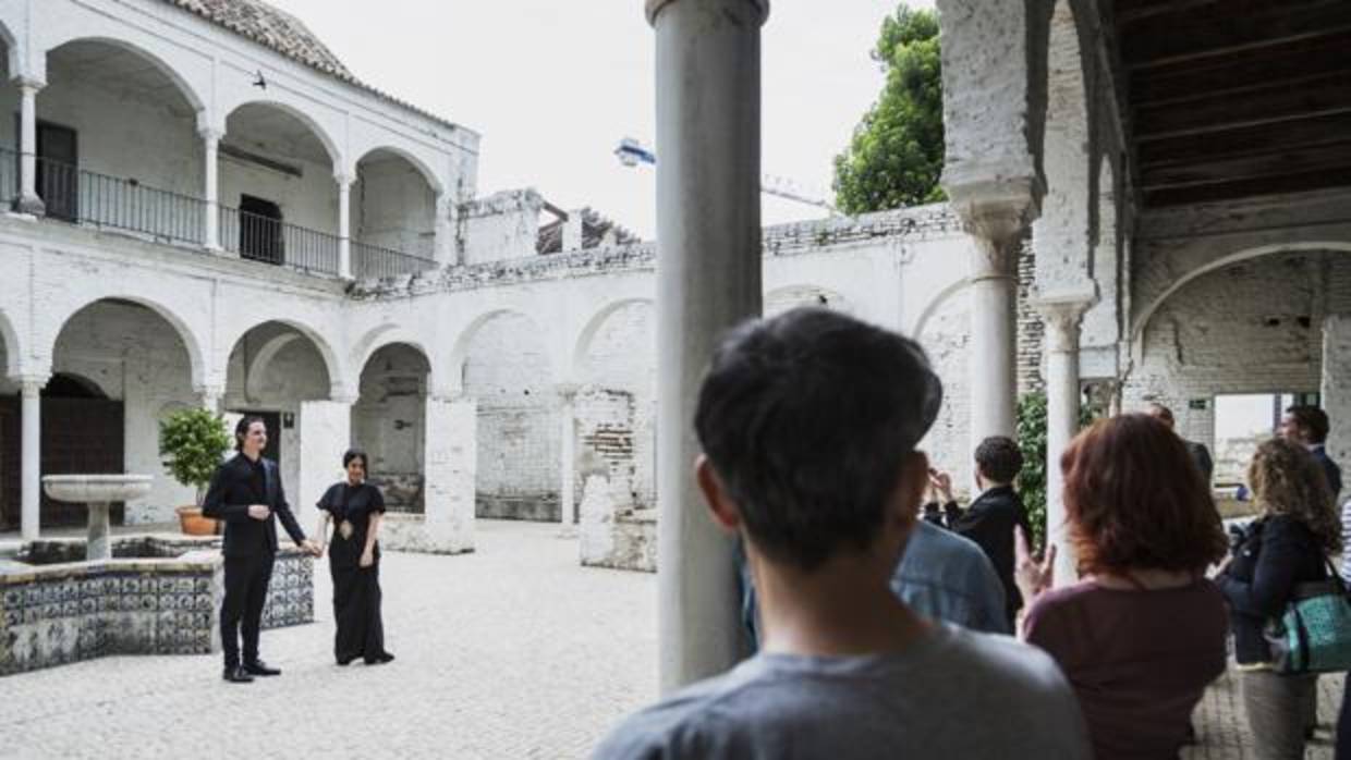 Dos intérpretes en el convento de Santa María de los Reyes