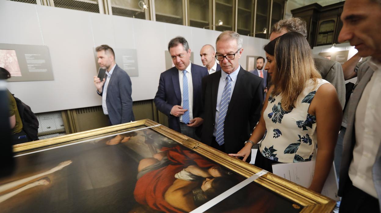 José Guirao junto a un cuadro de Murillo este martes en el Archivo de Indias