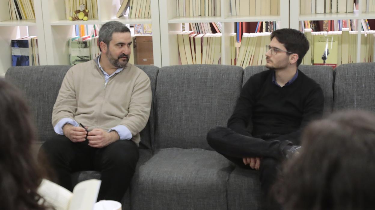 Daniel Ruiz y Romero Santos, durante la presentación de «El suelo es lava»