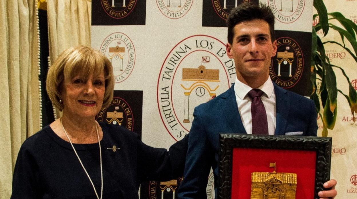 Martina Blatiere junto al novillero García Navarrete