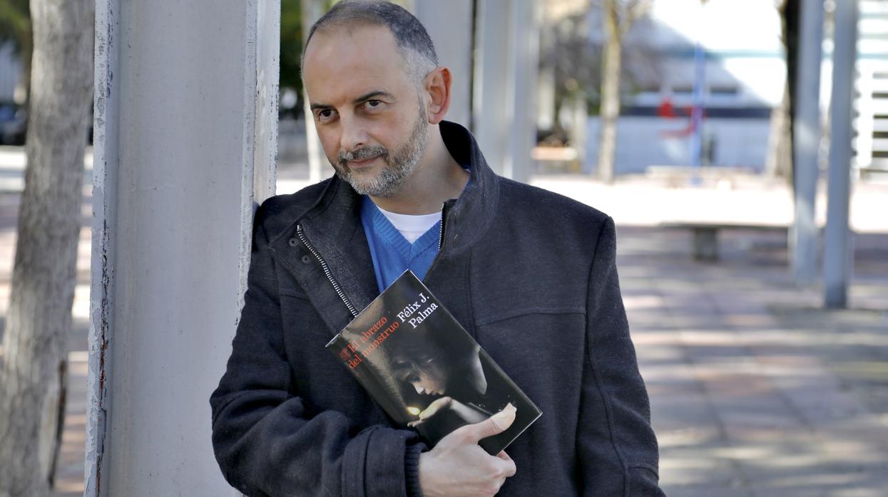 Félix J. Palma debuta en el género de thriller con «El abrazo del monstruo»