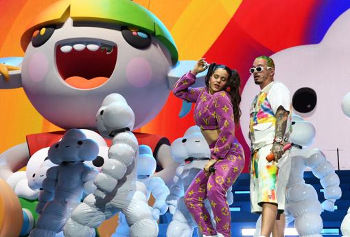 Rosalía junto a J Balvin, estrellas latinas en el festival de Coachella