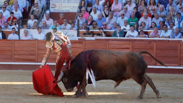 Feria de la Manzanilla: Hermoso y Roca Rey, empate a tres y puerta grande en Sanlúcar de Barrameda