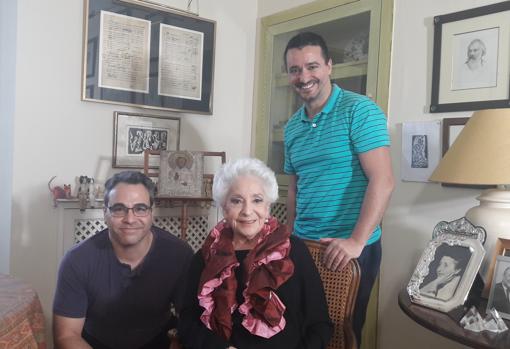 Ignacio Delgado y Alberto Alpresa, junto a Teresa Berganza