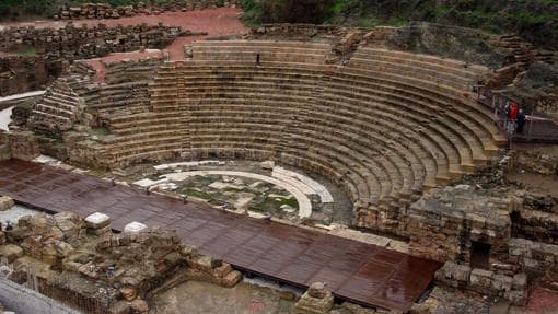 Bajo la Alcazaba malagueña, está el teatro de Malaca