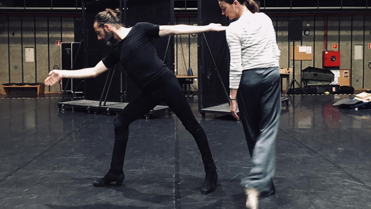 «Magma» está dirigida por Christian Rizzo coreógrafo, director escénico y artista visual quien sucedió a Mathilde Monnier