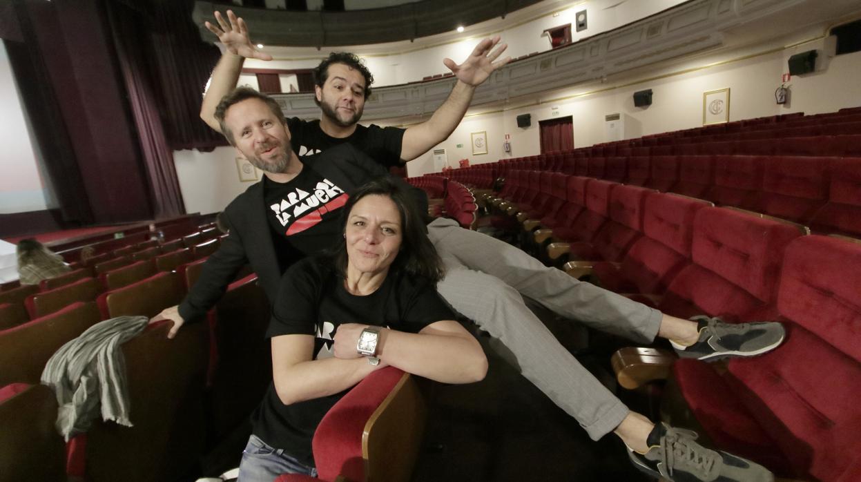 Estefanía de los Santos, Alfonso Sánchez y Alberto López, este jueves en el Cine Cervantes