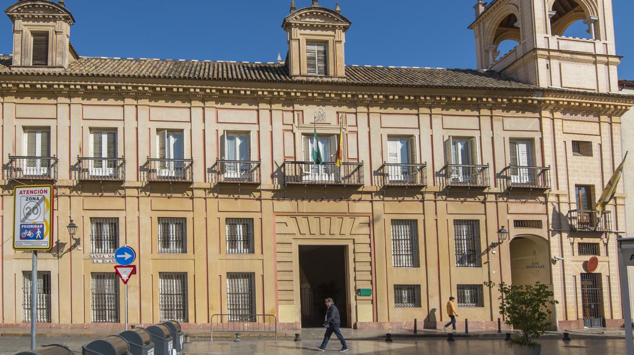 Ahora hay que pasar por la comisión de patrimonio para obras mínimas en el interior de viviendas en el entorno del Palacio de Altamira, que es un BIC
