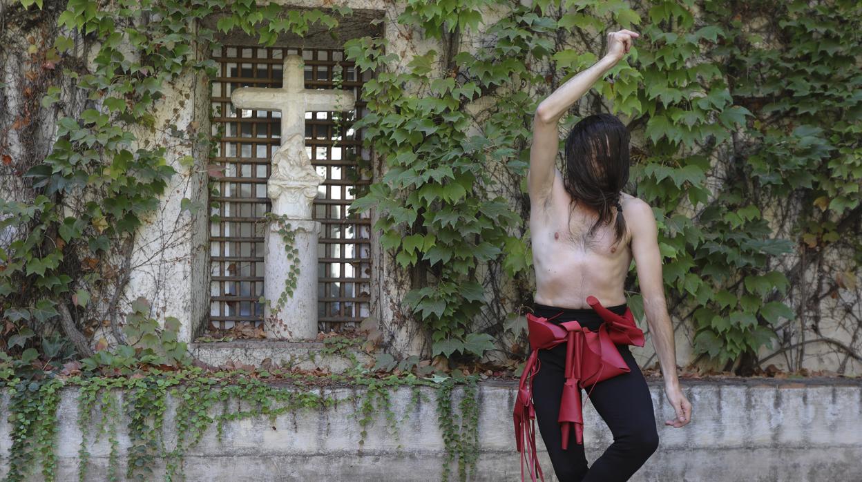 Andrés Marín en un momento de la obra que pondrá en escena en el antiguo monasterio de la Cartuja