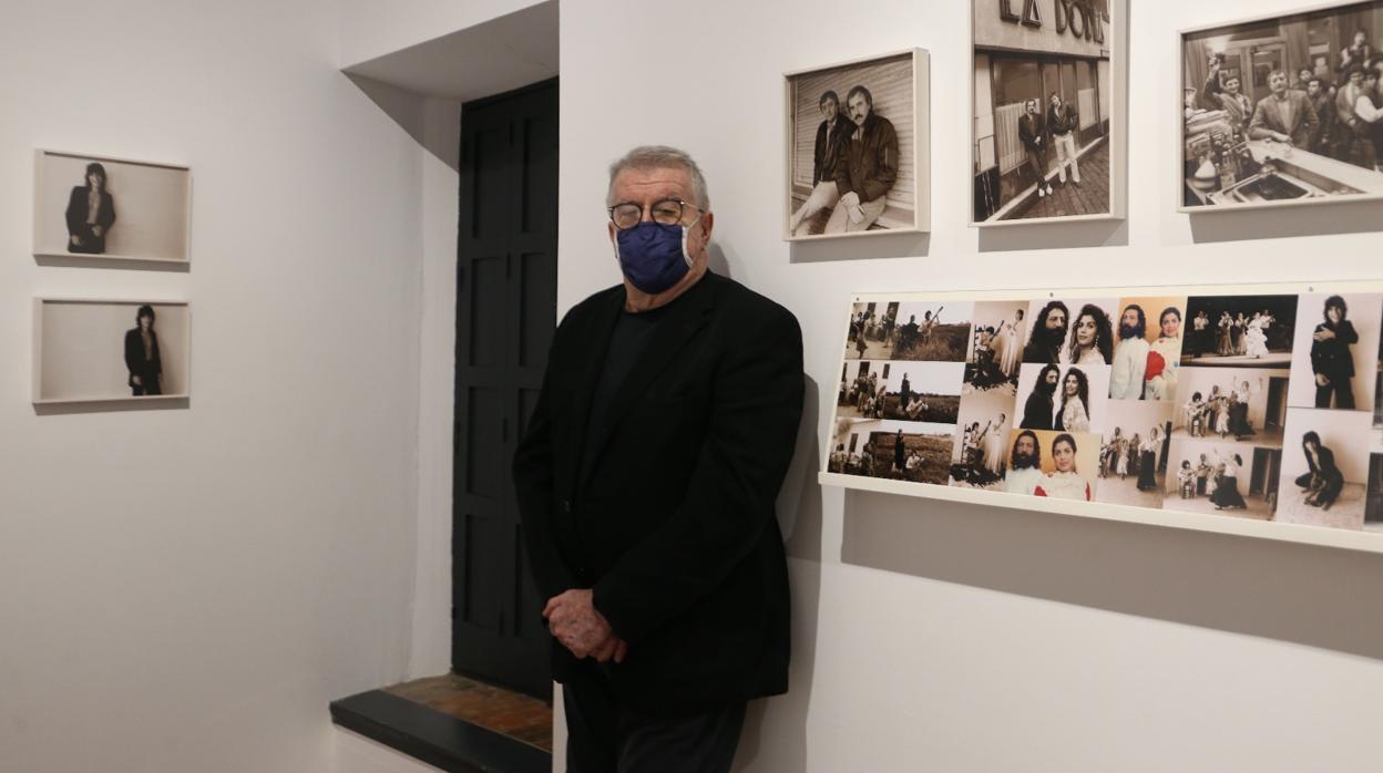 Máxmo Moreno junto a sus instantáneas este miércoles en el Instituto Andaluz del Flamenco