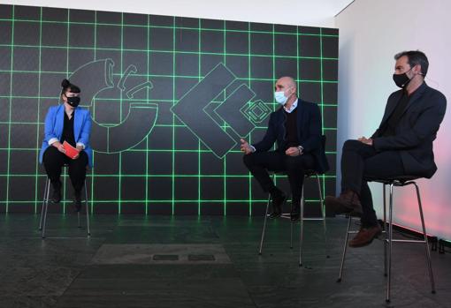 Virginia Moriche, Antonio Muñoz y Javier Rivera durante la presentación