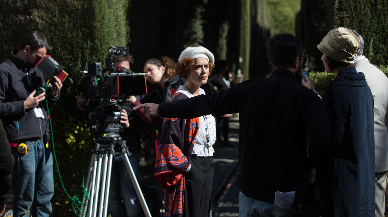 Un momento del rodaje de la serie «La otra mirada» en el Real Alcázar de Sevilla