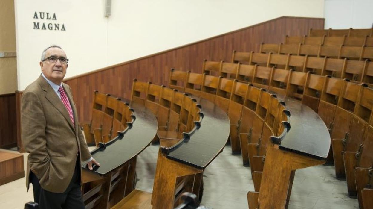 Rogelio Reyes Cano realiza una evocación sentimental de sus primeros años en Lora del Río