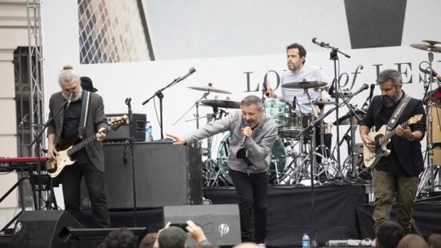 Love of Lesbian: «Tomadnos en serio cuando hablemos de música»