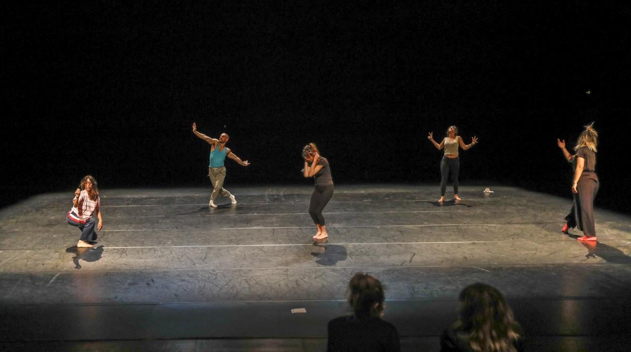 Uno de los grupos de aspirantes en las adicioines de Jan Fabre