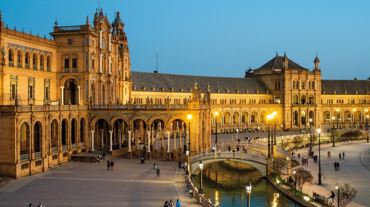 El eclecticismo de Aníbal González se plasma en la Plaza de España, mezcla de estilo mudéjar, renacentista y barroco