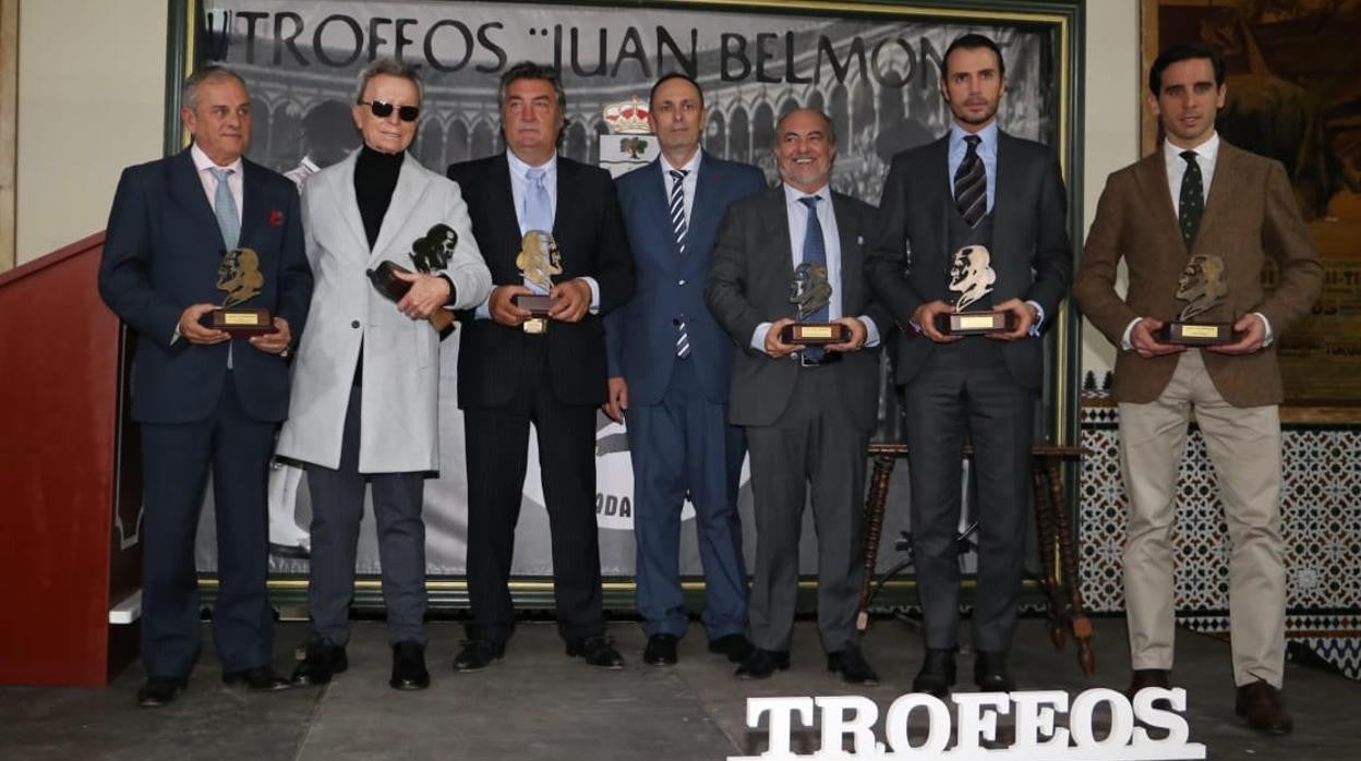 Foto de familia con los galardonados