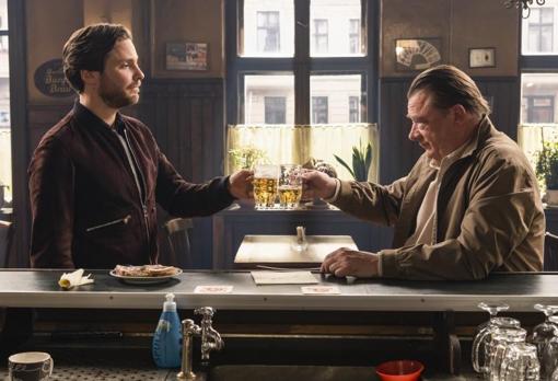 Daniel Brühl y Peter Kurth en un fotograma de la ópera prima como director del primero