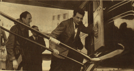 Chaves Nogales y el fotógrafo Vilaseca antes de emprender vuelo a Ifni en 1934