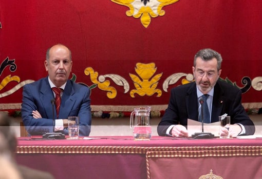 El periodista Álvaro Acevedo y el fiscal de la Real Maestranza, Marcelo Maestre