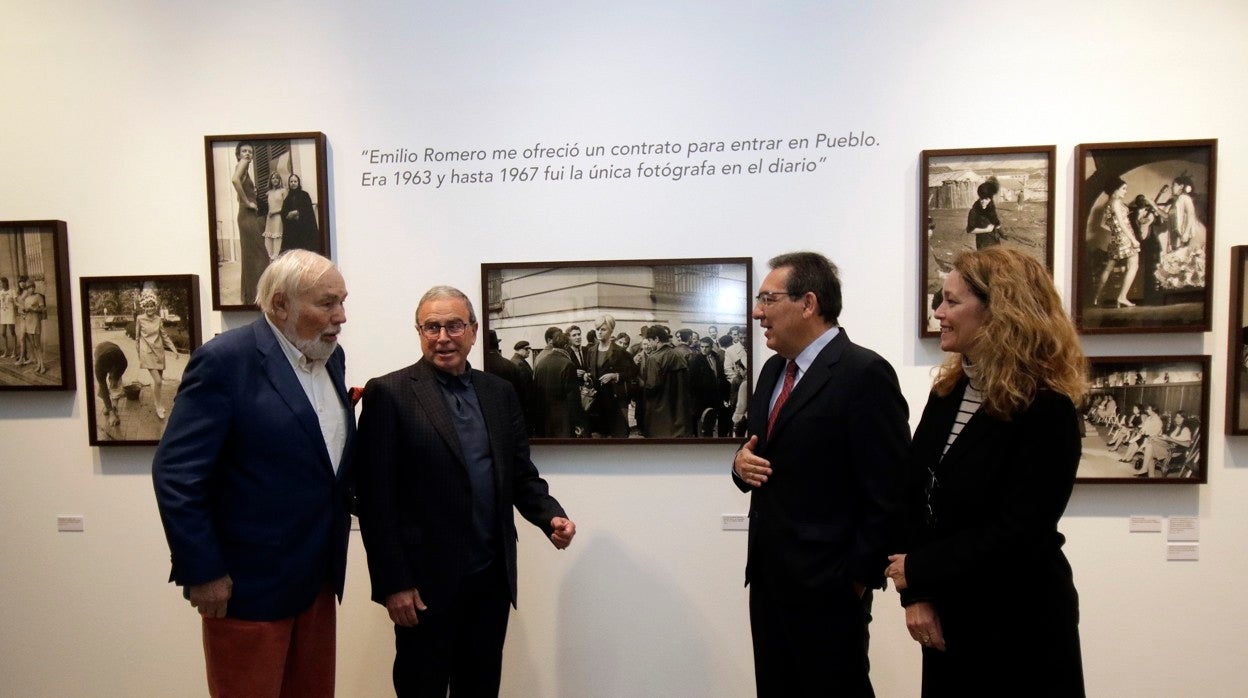 Jean Michel Bamberger, Chema Conesa, Antonio Pulido y Silvia Omedes durante la presentación este miércoles de la exposición de Juana Biarnés