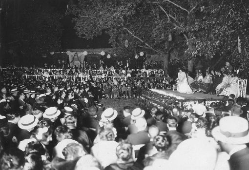 La Plaza de los Aljibes en plena celebración del concurso en 1922