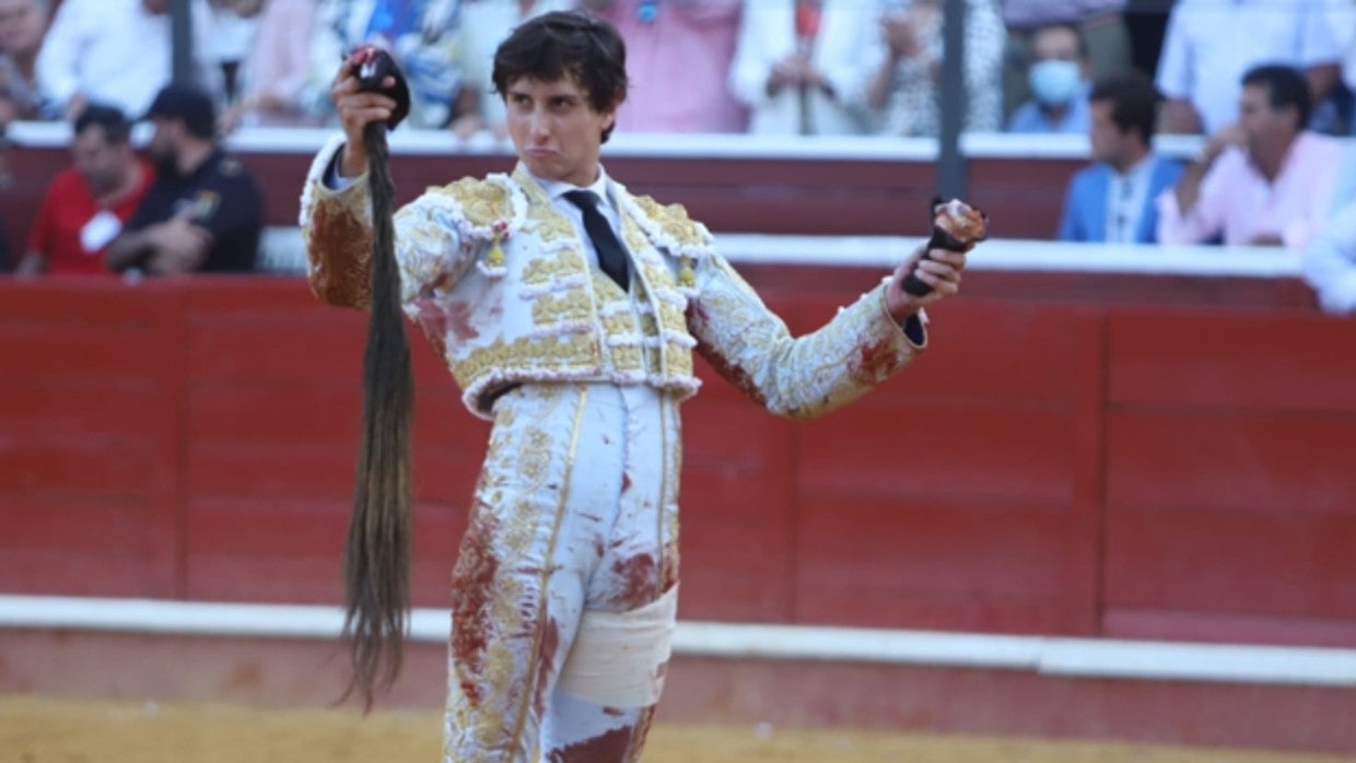 Andrés Roca Rey ha cortado cuatro orejas y dos rabos este domingo en Sanlúcar de Barrameda