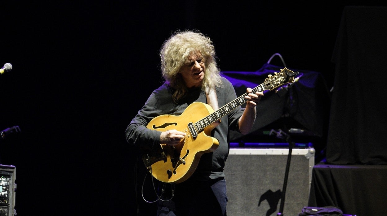 Pat Metheny durante el concierto que ofreció en el Teatro de la Maestranza
