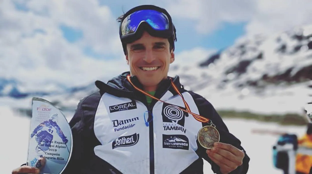 Tovar posa como campeón de esquí alpino 2019
